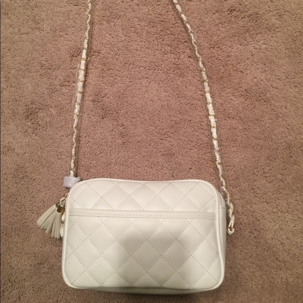 A creme/white crossbody bag